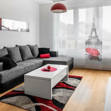 Flexible Selfcheckins 7 - Zagreb - Garage - Electric Vehicle Ccharger - Loggia - New - Luxury - Apartments Repinc 7 Buitenkant foto