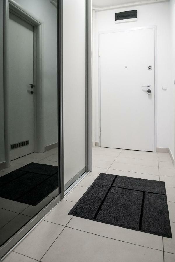 Flexible Selfcheckins 7 - Zagreb - Garage - Electric Vehicle Ccharger - Loggia - New - Luxury - Apartments Repinc 7 Buitenkant foto